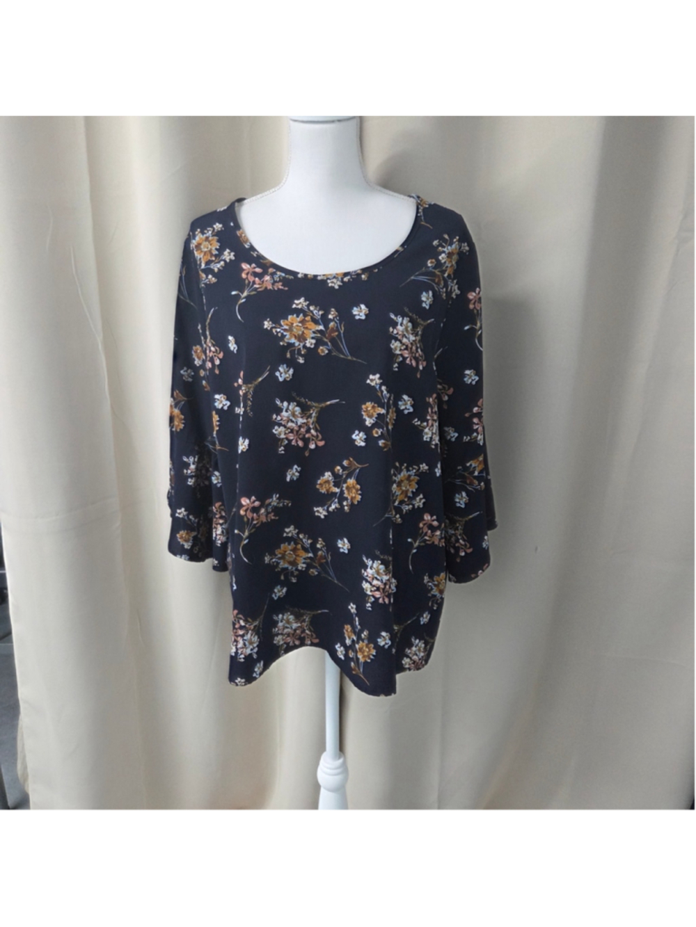 Passport Navy Floral Blouse Size 2X